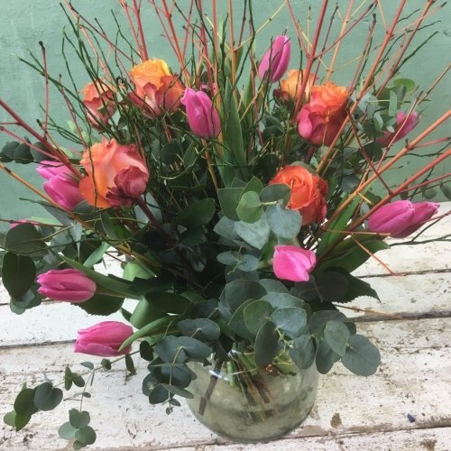 Boeket met roze en oranje tinten