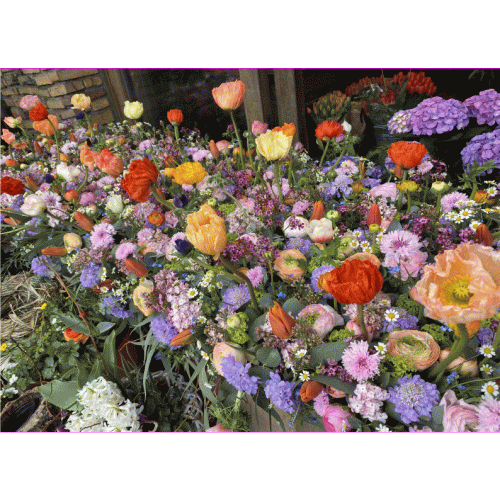 kiststuk voledig bedekt met bloemen