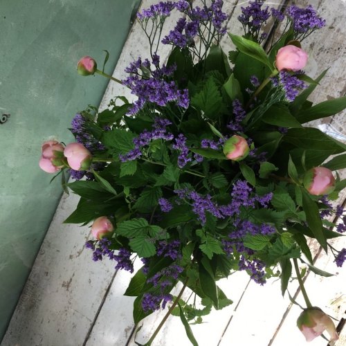 Bouquet de pivoines et de limonium